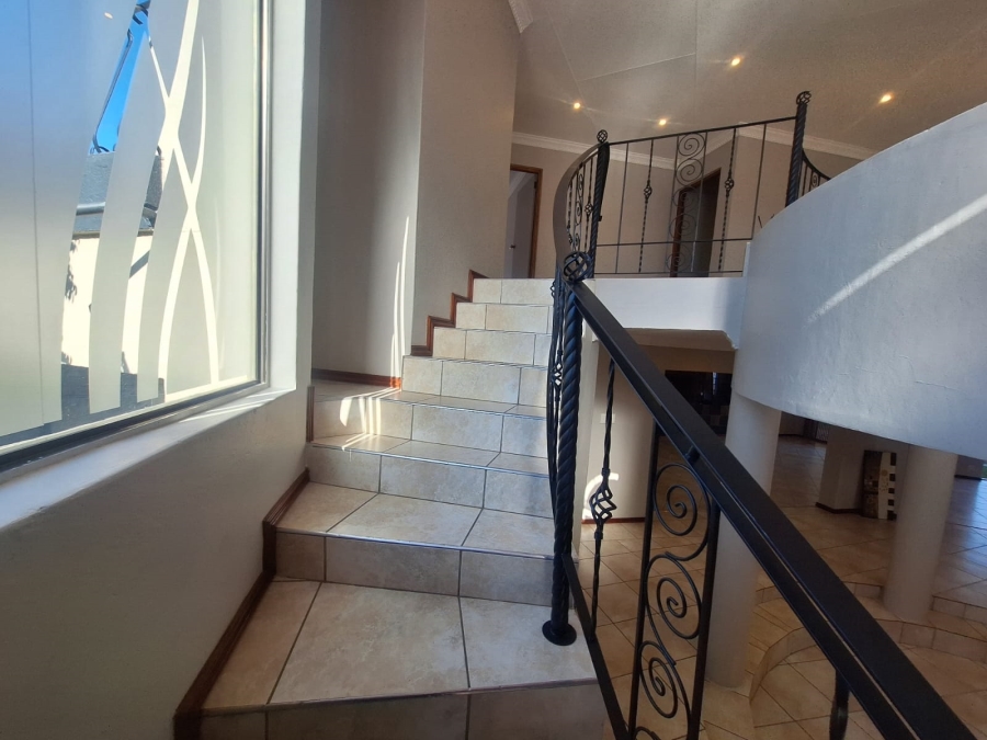 5 Bedroom Property for Sale in Roylglen Gardens Northern Cape